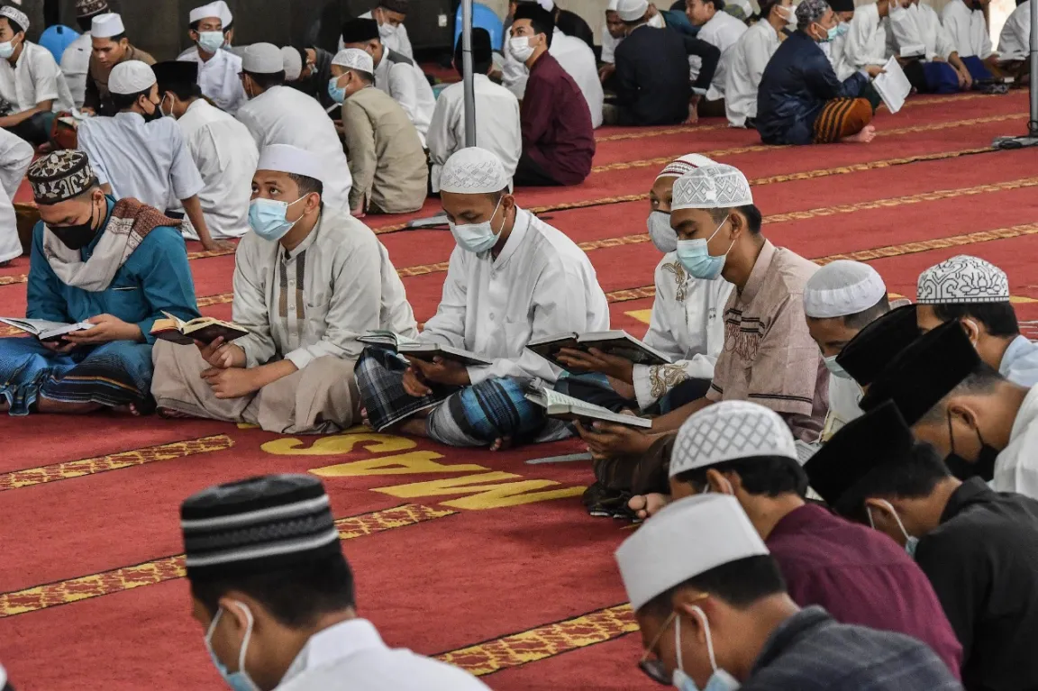 Ingatkan Pengurus Masjid, MUI: Jemaah Wajib Pakai Masker