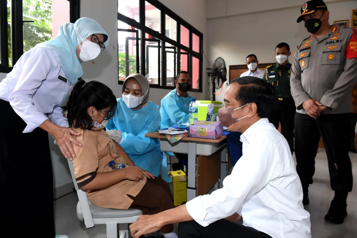 Tinjau Vaksinasi Covid-19 Anak, Presiden: Semua Segera Diselesaikan