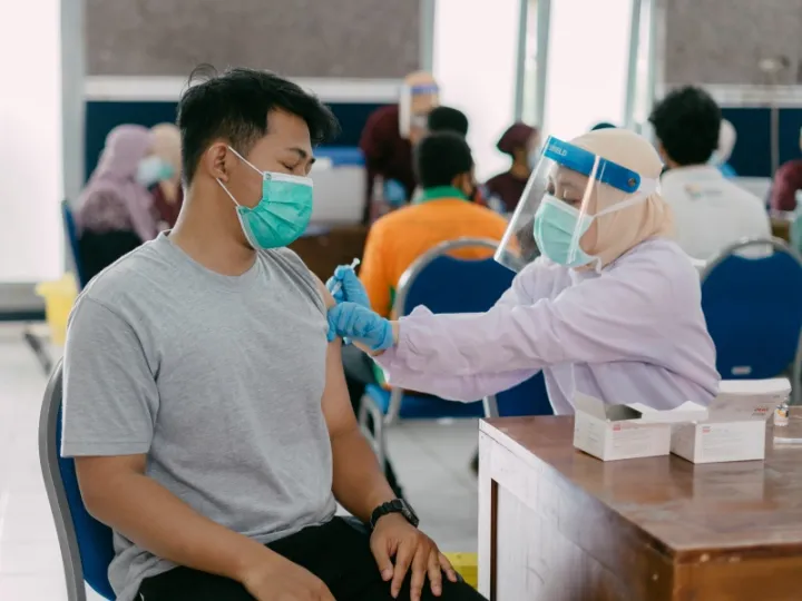 Akhir Tahun 2021, Capaian Vaksinasi Indonesia Lampaui Target WHO