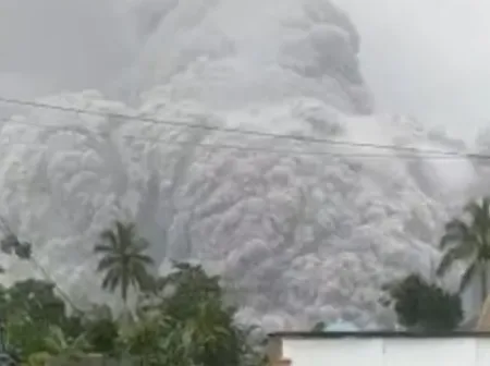 Duka Mendalam atas Meletusnya Gunung Semeru di Jawa Timur