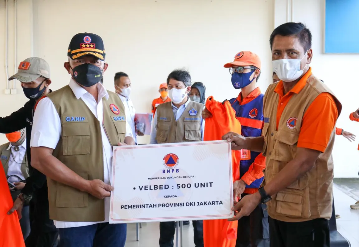 Dukung Isoman, 500 Velbed Disalurkan ke Rusun Nagrak Cilincing