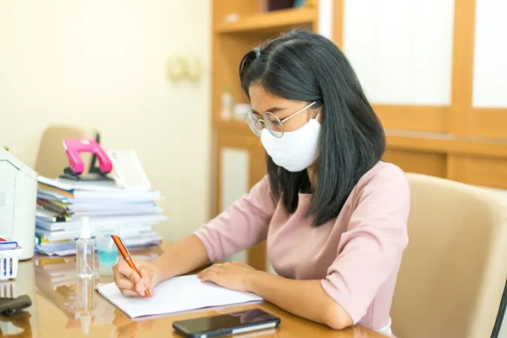 Jangan Lengah! Harus Tetap Waspada meski Kasus Covid-19 Menurun