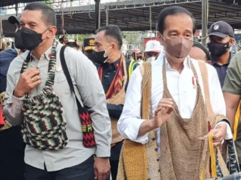 Melawat ke Jayapura, Presiden Sempatkan Diri Belanja di Pasar Noken Taman Imbi
